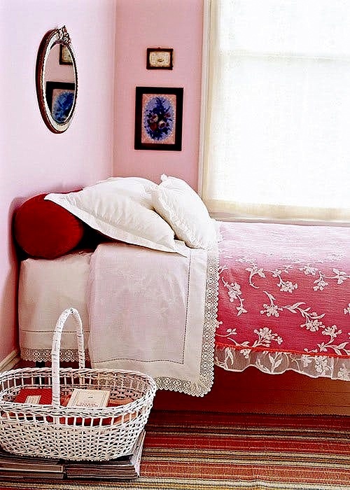 Плетена Кошница до леглото