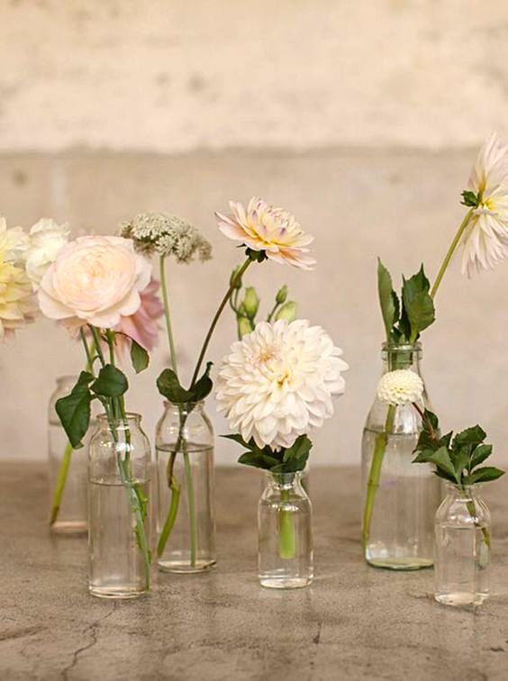 проелтна-украса-вази-прозрачни-цветя